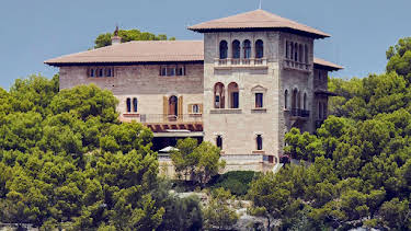 7:00 PM: Secrets of the Royal Palaces (S4 E3) (S4) | Channel 5 | 1/6 2026