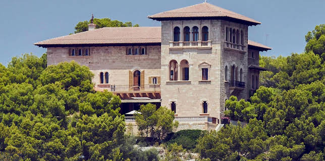 6:00 PM: Secrets of the Royal Palaces (S4 E3) (S4) | Channel 5 | 1/6 2026