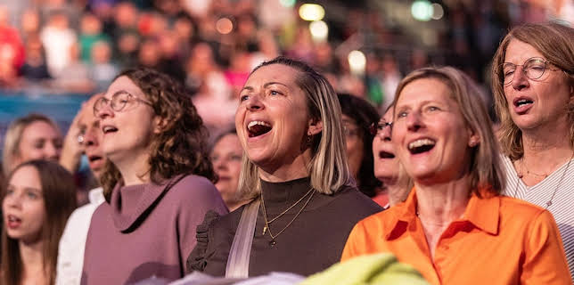 12:45: #BayernSingt – Höhepunkte des Bayern 1 Mitsingkonzerts | BR Fernsehen | 12/14 2025