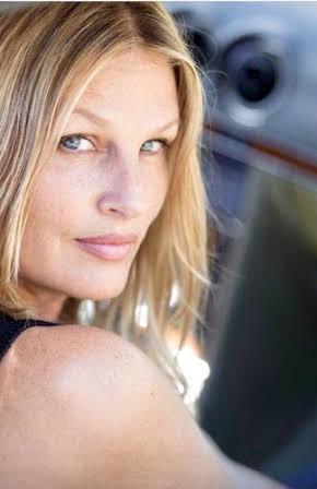 Caroline Barclay as Maggie