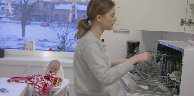 06:55: Unga Mammor (S4 E12) (S4) | TV3 | 3/7 2026