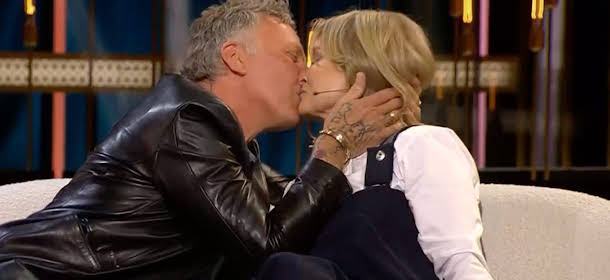 Chockerande kyssen mellan Lena Endre och Mikael Persbrandt