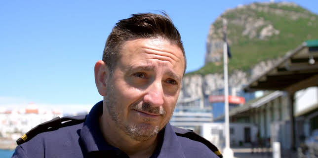 9:00 AM: Cops On The Rock (S1 E4) (S1) | Dave | 12/16 2025