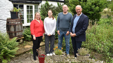 7:55 PM: Kirstie and Phil's Love It or... | More 4 | 4/9 2026