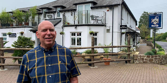 12:20 PM: Four in a Bed | Channel 4 | 12/23 2025