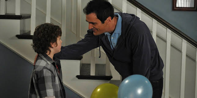 9:30 AM: Modern Family | E4 | 3/7 2026