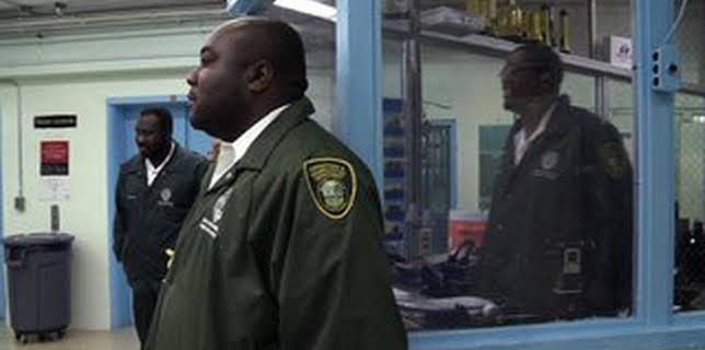 9:00 PM: Louis Theroux: Miami Mega Jail (S1 E1) (S1) | W | 11/27 2025