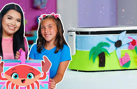 Jillian's Mystery Craft Box by pocket.watch: How to Make a DIY Lunchbox With Jillian!