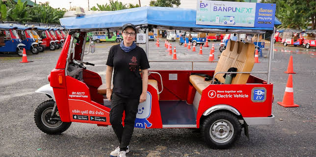 10:45 AM: Sue Perkins: Discovering Thailand (S1 E3) (S1) | Channel 5 | 1/10 2026