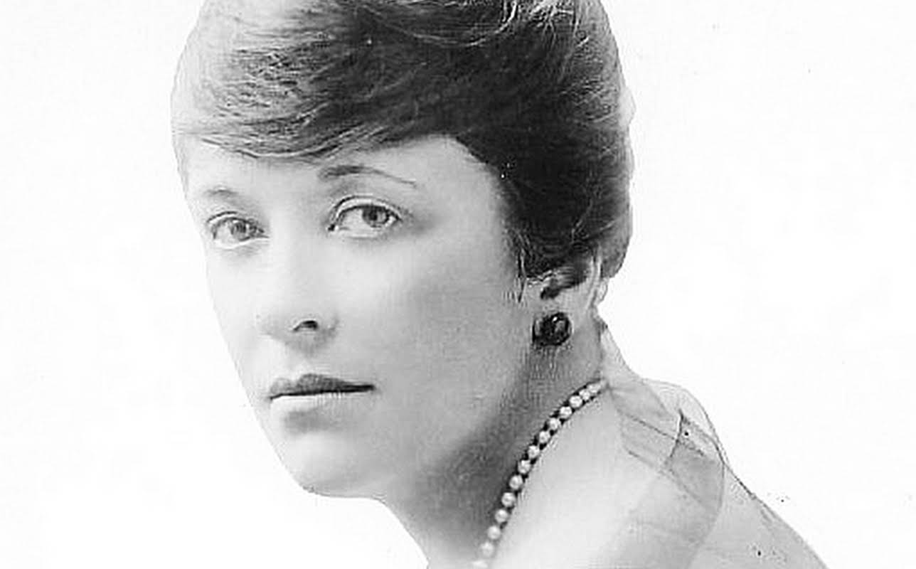 Julia Dean