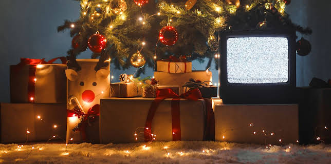 9:00 PM: Britain's Favourite Christmas Comedy Moments | 5 Select | 12/24 2025