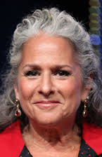 Marta Kauffman som Producer