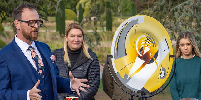 7:30 PM: Antiques Roadshow (S48) | BBC One Oxfordshire | 12/28 2025