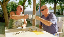 Bargain-Loving Brits in the Sun (S9 E38)