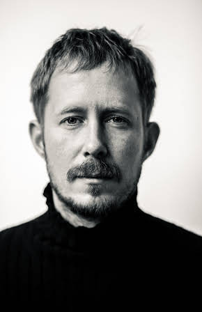 Robert de Hoog as Director