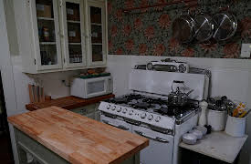 Kitchen Glow Up: Cluttered Craftsman Clean Up