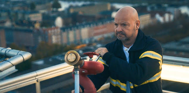 03:05: Med livet i hendene: Omsorg på trass | NRK 2 | 12/29 2025