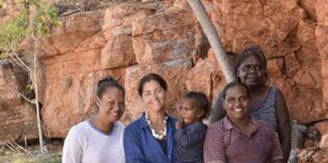 01:01: Rendez-vous en terre inconnue | TV5MONDE | 12/8 2025