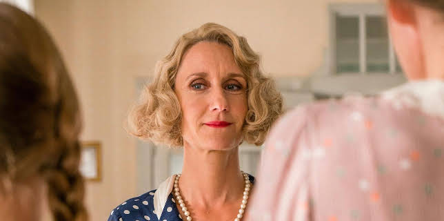 Seaside Hotel (S04/E04)