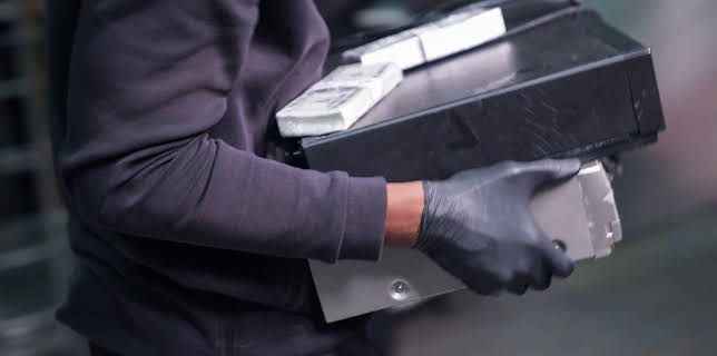 21:00: Inside the Heist (S1 E6) (S1) | Investigation Discovery | 2/22 2026