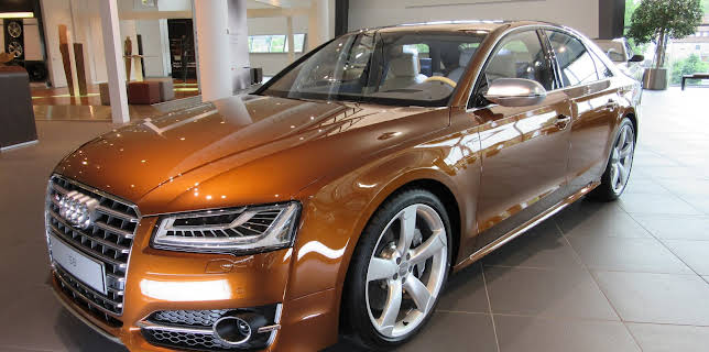 19:45: How It's Made: Dream Cars (S3 E6) (S3) | Discovery Science | 11/17 2025