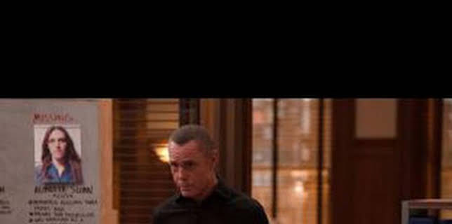 22:00: Chicago P.D. (T13): Ep.8 Nacido gritando | Calle 13 | 2/25 2026