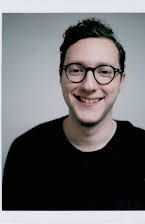 Daniel Goldhaber som Director