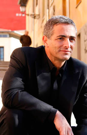 Juan José Arjona as 