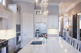 Selling the Big Easy, Season 1: Bungalow vs. Spanish Colonial