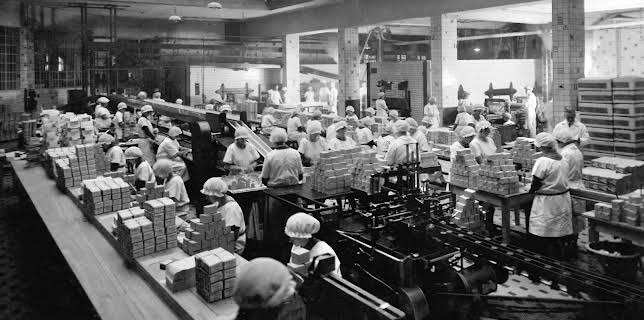 12:00: Unsere Geschichte | Radio Bremen | 12/13 2025