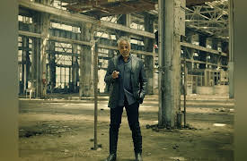 The Broken and the Bad Hosted By Giancarlo Esposito, Season 1: Art of the Con