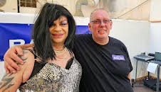 Bargain Loving Brits in the Sun (S11 E35)