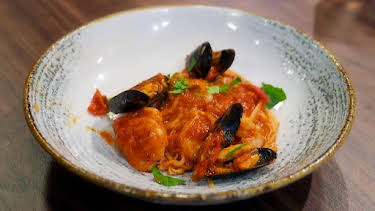 10:00 PM: Celebrity MasterChef (S20 E3) (S20) | BBC One Scotland | 11/20 2025