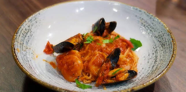 9:00 PM: Celebrity MasterChef (S20 E3) (S20) | BBC One | 11/20 2025