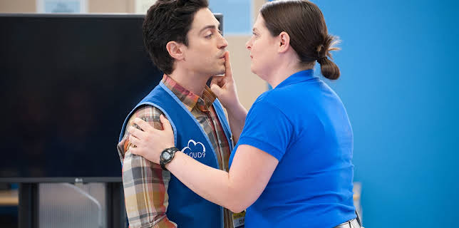 19:40: Superstore (S1 E2) (S1) | Viasat Series | 11/17 2025
