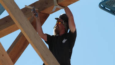 10:00 PM: Barnwood Builders (S7) | Discovery Channel | 10/4 2026