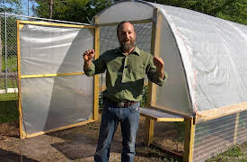Pioneering Skills for Everyone: Modern Homesteading: Greenhouse and Hoop House Gardening