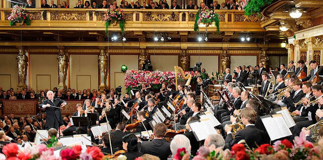 11:15: Concierto De La Orquesta Filarmonica De Viena | LA 1 | 1/1 2026