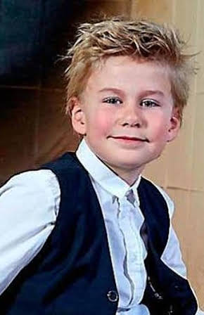 Pelle Falk Krusbæk as 