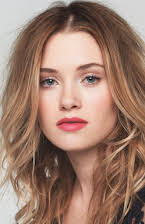 Virginia Gardner som 