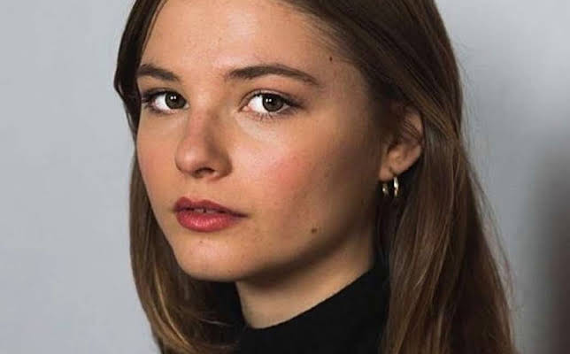 Stefanie Scott