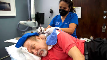 00:25: Dr. Pimple Popper (S5 E18) (S5) | TLC | 9/17 2026