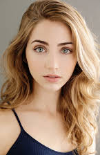 Emily Rudd som 