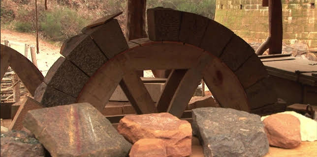 05:30: Bauberufe des Mittelalters | SR Fernsehen | 12/16 2025