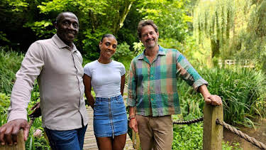 7:30 PM: Celebrity Escape to the Country (S2) | BBC One East | 12/28 2025