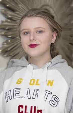 Ophelia Pitzner as Lillesøster