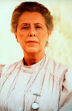 Margaret Tyzack como 
