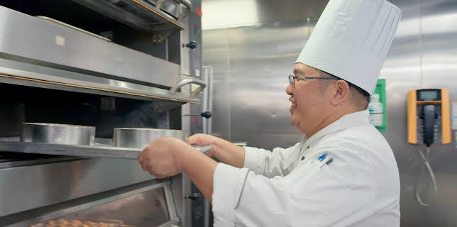 9:00 PM: Supercruising: Life at Sea | More 4 | 12/22 2025