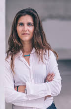 Anja Marquardt som Director