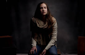 Eyewitness Bible: One Hit Wonders Season 1: How to Rule the World, Regular Mom